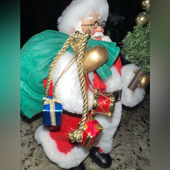 Kurt S Adler collectible Resin Santa With Christmas Tree & Present Bag - Picture 2 of 7